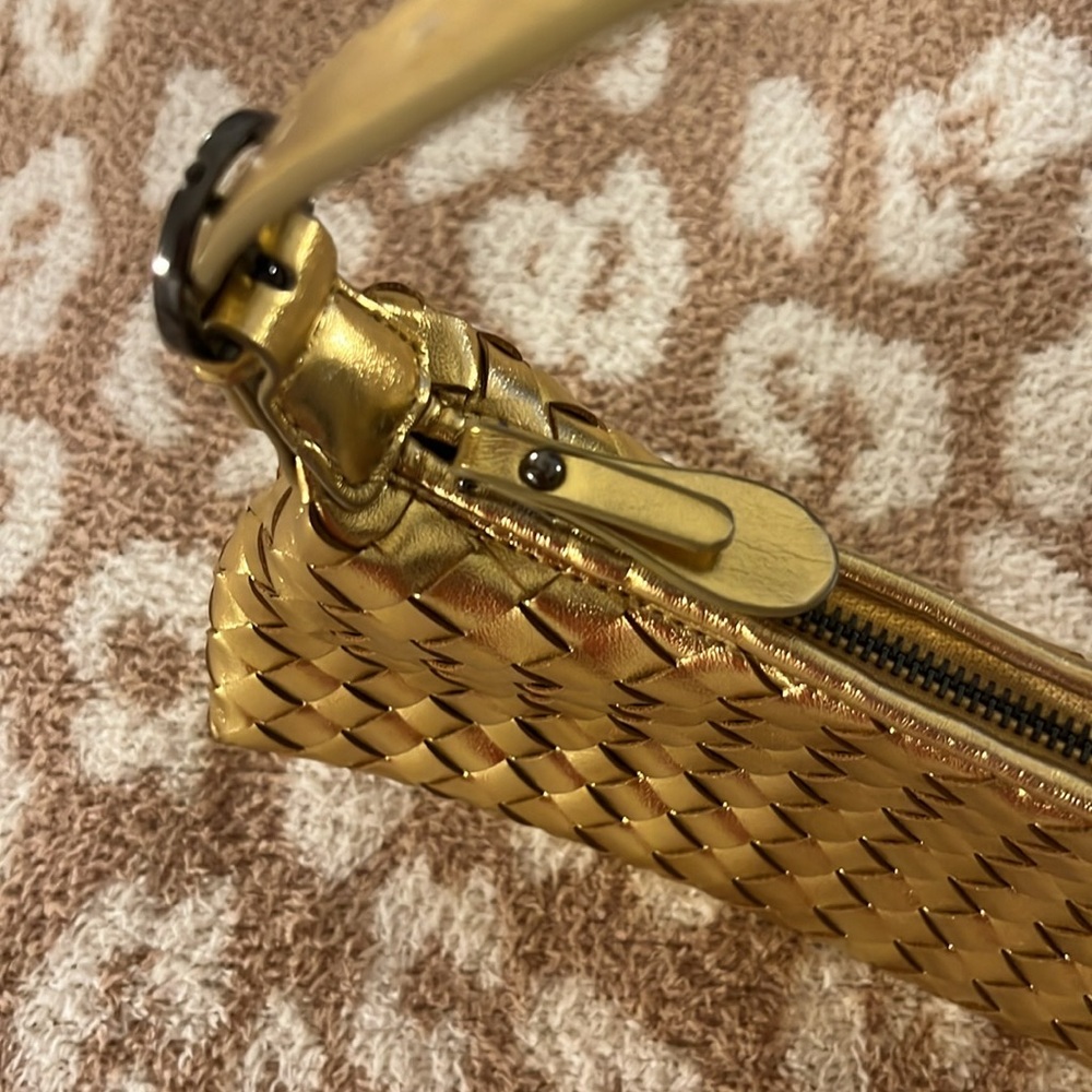 Woven Faux Leather Gold Purse - Picture 5 of 9